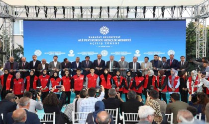 Gençlik ve Spor Bakanı Bak, Karatay Ali Ulvi Kurucu Gençlik Merkezinin açılışına katıldı