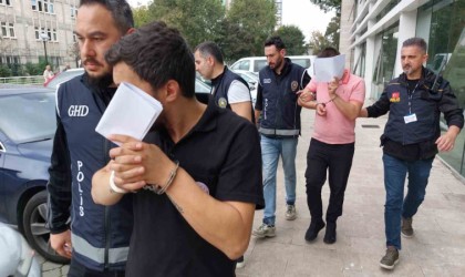 Göçmen kaçakçılığına 2 tutuklama, 1 adli kontrol