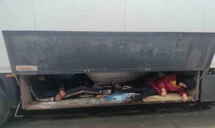 Göçmenler tırın yemek dolabında yakalandı