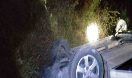 Gönende takla atan otomobilde sıkışan 2 kişi yaralandı