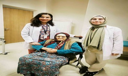 Göreve başlar başlamak ilk baktığı hasta 107 yaşındaki yaşlı kadın oldu