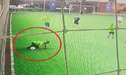 Halı saha maçında kalp krizi geçirip öldü; fenalaştığı anlar kamerada