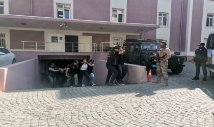 HDP İzmir il eş başkanları ve ilçe başkanı adliyede