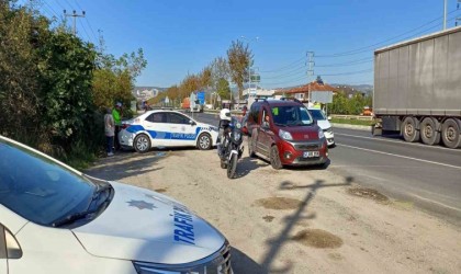 Hız limitlerini aşınca polise takıldılar