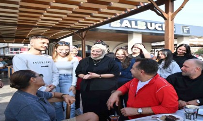 Hülya Avşar kahve ve havuçlu kek ile Balıkesir keyfi yaptı