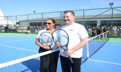 Hülya Avşar, Yücel Yılmaza karşı