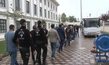 İkiz çekle araç dolandırıcılığı yapan 15 şüpheli tutuklandı