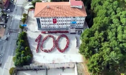 İlkokul öğrencilerinden 100. yıl koreografisi