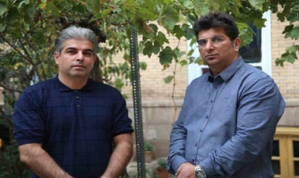 İranlı 2 kardeş 500 yıllık mahallede 3 katlı evi resim müzesine dönüştürdü