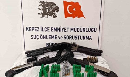 İş yerinde 4 pompalı tüfek ve 1 tabanca ele geçirildi: 1 gözaltı