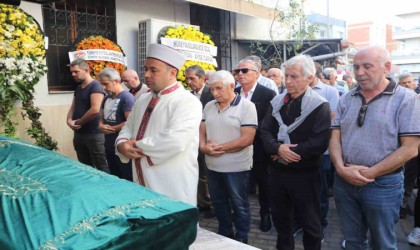 İzmirde ihmalin böylesi: Yaşlı kadın kapısı açık minibüsten düşüp öldü