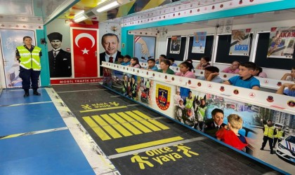 İzmirde jandarmadan trafik güvenliği eğitimi