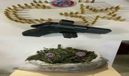 İzmirde kesilmiş hapis cezası bulunan 45 şahıs yakalandı