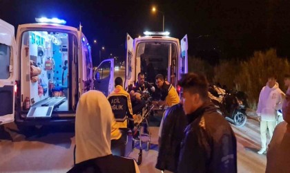 İzmirde motosiklet ile otomobil çarpıştı: 2 ölü
