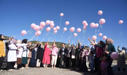 Kadınlara meme kanseri ile ilgili bilgiler verildi