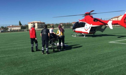 Kalp krizi geçiren yaşlı adam için helikopter ambulans havalandı