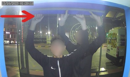 Kamu malına zarar verdiler, kameradan tespit edildiler