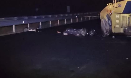 Kapalı olan yolda iş makinesine çarpan motosikletteki 2 kişi öldü (2)- Yeniden
