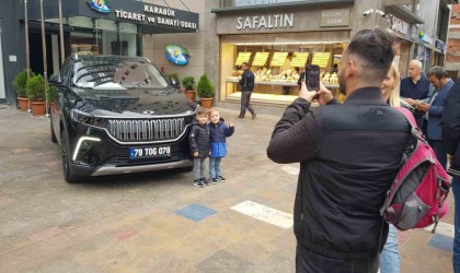 Karabük TSOnun yeni hizmet aracı Togg vatandaşların dikkatini çekiyor