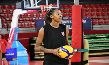 Karşıyaka filesinde Silva yolcu, Stedile kalıyor