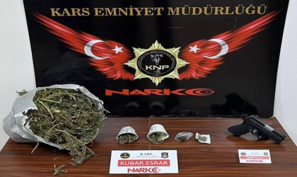 Karsta 1 kilo 880 gram esrar ele geçirildi