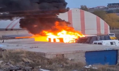 Karsta halk otobüsü yandı