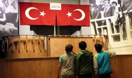 Kayseri’de 1921 yılında hazırlanan TBMM salonu, replikasıyla yaşatılıyor