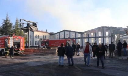 Kayseri’de mobilya fabrikasında yangın (3)