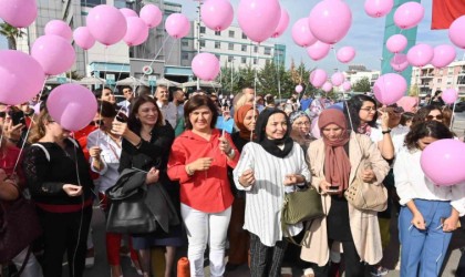 Kepezde kanser farkındalığı için gökyüzüne pembe balon bırakıldı