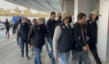 Kıskaç Operasyonunda yakalanan 4 FETÖ üyesi adliyeye sevk edildi