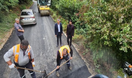 Köy yolları asfaltlama çalışmaları sürüyor