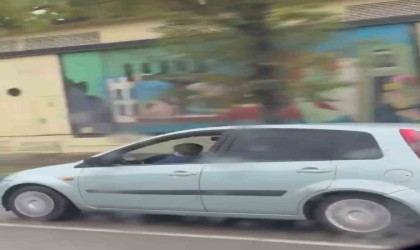 Küçük çocuğu direksiyon başına geçirip tehlike saçtı