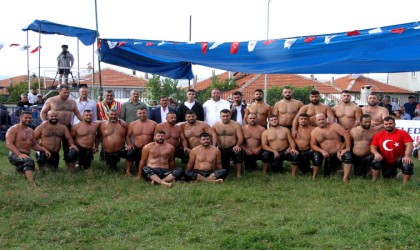 Kula er meydanının başpehlivanı Yıldıray Akın oldu