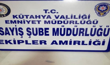 Kütahyada çay bahçesinde bir kişinin üzerinde uyuşturucu ele geçirildi