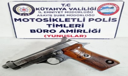 Kütahyada Yunus Timleri ruhsatsız tabanca ele geçirdi