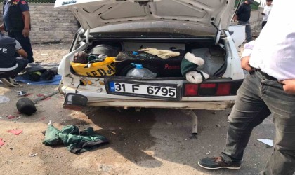 Lastiği patlayan otomobil duvara çarptı: 1 ölü