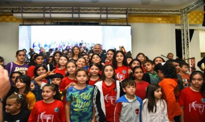 Menemende eğitime destek: Her öğrenciye bin TL destek