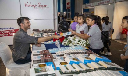 Mersin Büyükşehir Belediyesi, kültür yayınlarıyla fuarda yerini aldı