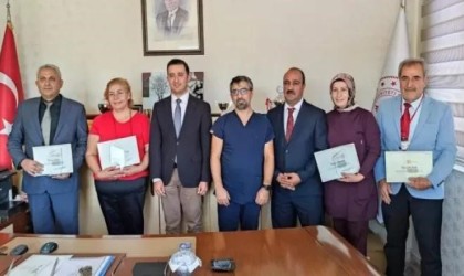 Meslekte 25 yılını dolduranlara teşekkür belgesi verildi