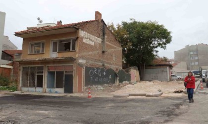 Metruk bina mahalle sakinlerini tedirgin ediyor