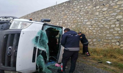 Minibüs kontrolden çıktı: 14 yaralı