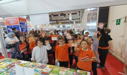 Öğrenciler kitap fuarını gezdi