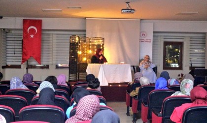 Öğrenciler şiir ve ney dinledi