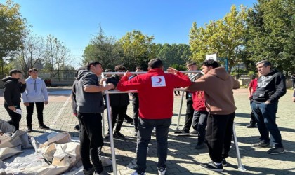 Öğrencilere çadır kurma eğitimi verildi