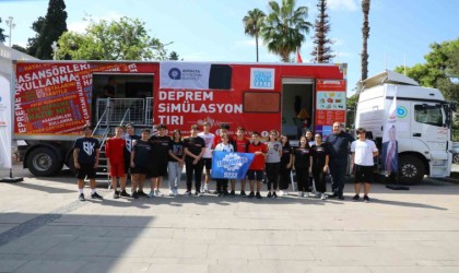 Öğrencilere deprem simülasyon tırında eğitim
