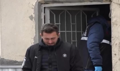 Öldürdüğü babasının cesedi bulununca, gözyaşı döküp taziyeleri kabul etmiş