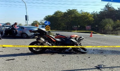 Otomobil ile çarpışan motosikletteki çift, öldü