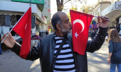 (Özel) Pakistanlı turistin Türk bayrağı sevgisi