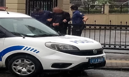 Para meselesinden tartıştığı arkadaşını tabancayla vurdu