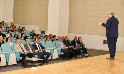 Prof. Dr. İsmail Hakkı Aydın, ERÜ öğrencileri ile buluştu